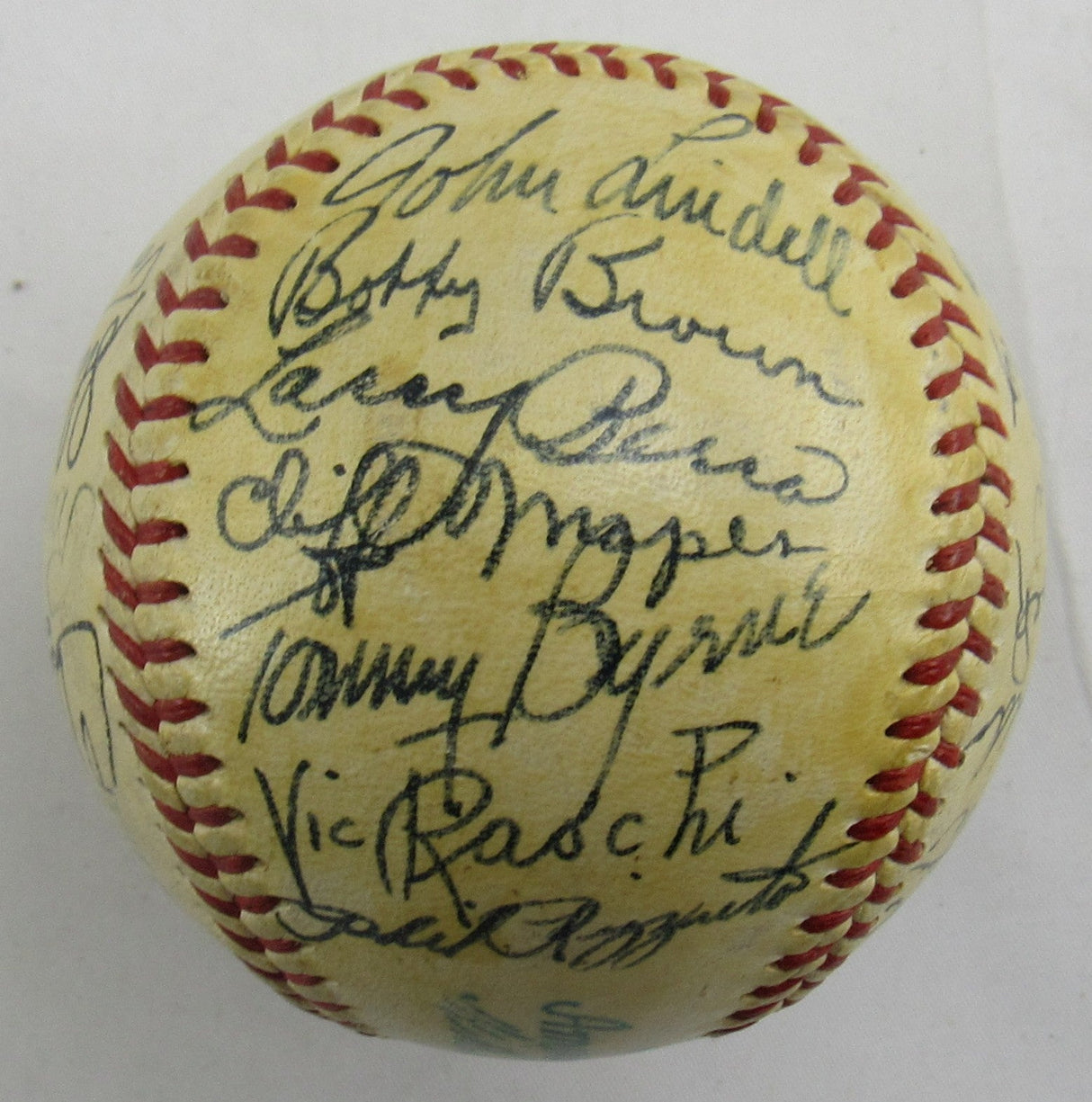 Joe DiMaggio, Yogi Berra, Phil Rizzuto +23 1948 Yankees Team Signed Auto Rawlings Baseball JSA LOA ZZ82757