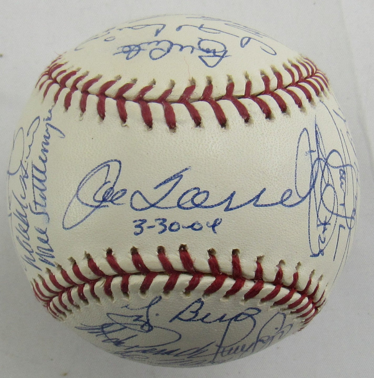 Derek Jeter Mariano Rivera Mike Mussina +23 2004 Yankees Team Signed Auto Rawlings Baseball JSA LOA ZZ82759