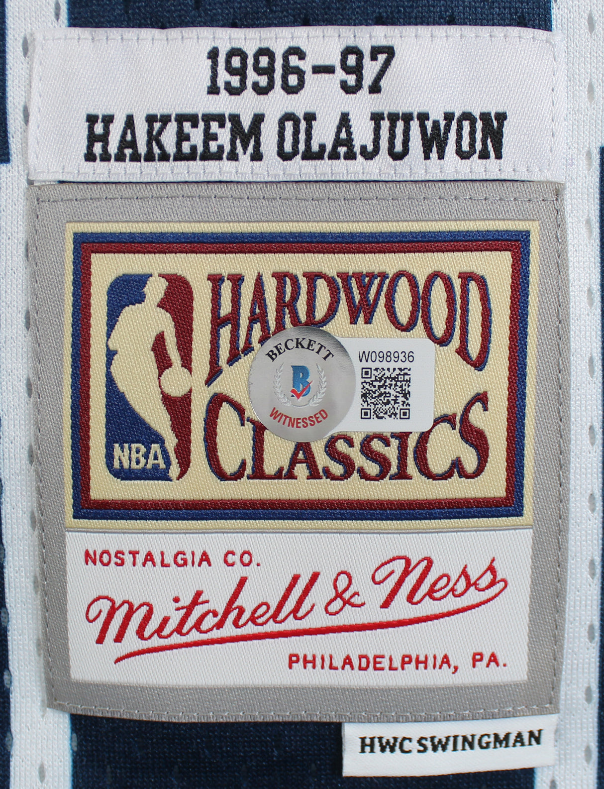 Rockets Hakeem Olajuwon "HOF 08" Signed Navy Blue Mitchell & Ness Jersey BAS Wit