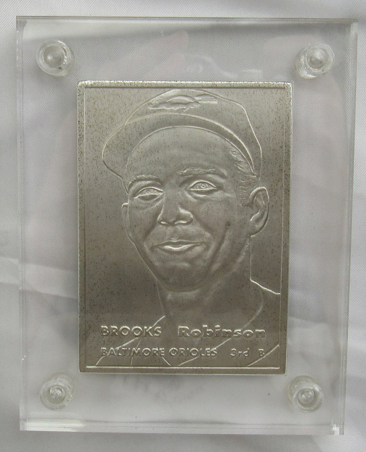 1957 Topps Signed Brooks Robinson Highland Mint Card - Silver 4.25oz