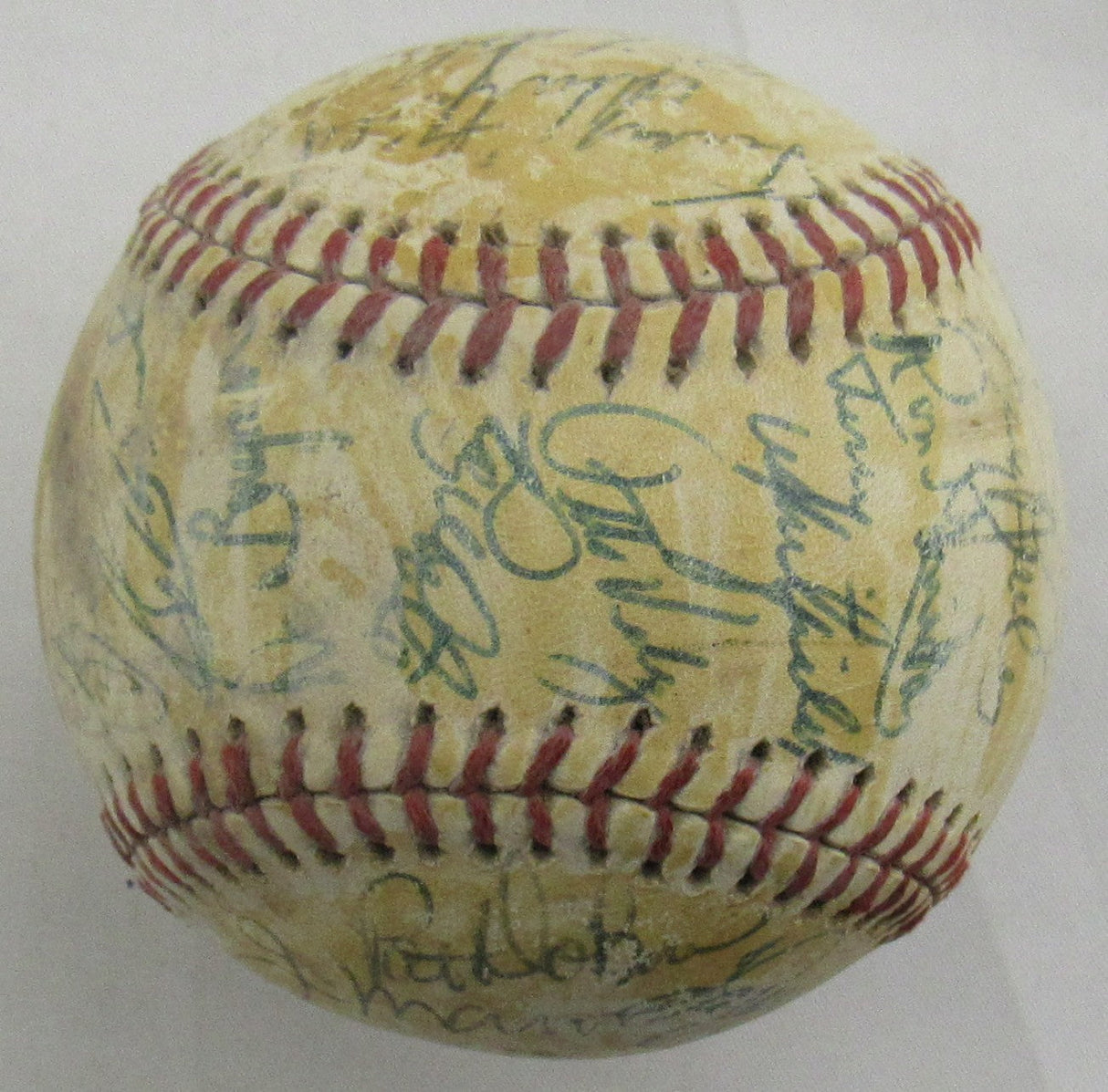 Thurman Munson Elston Howard Sparky Lyle +16 Signed Auto Yankees Team Signed Baseball PSA/DNA LOA V06430