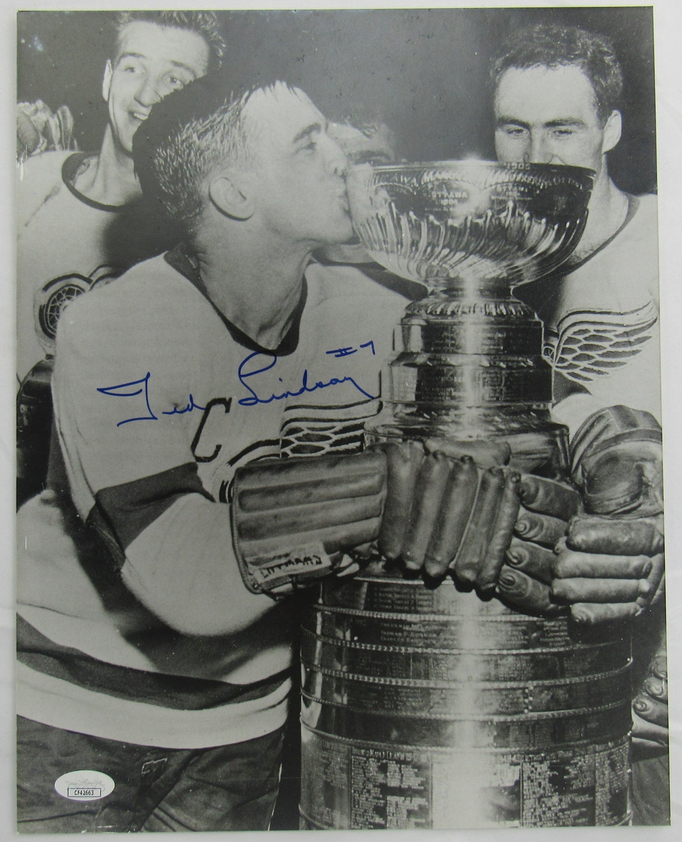 Ted Lindsay Signed Auto 11x14 Photo JSA CF42663