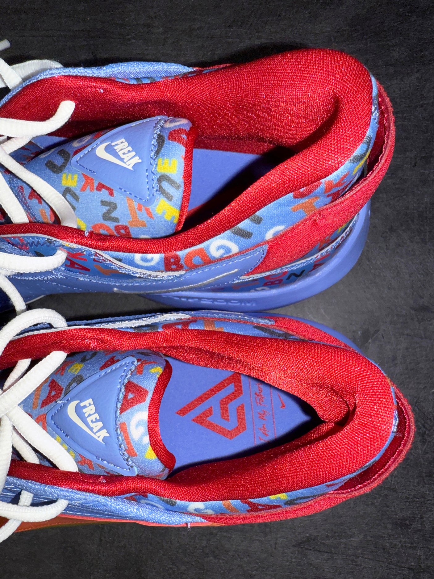 Giannis Antetokounmpo Autographed 2021 Player Exclusive (PE) Promo Royal Nike Zoom Freak 2 1 Shoes Milwaukee Bucks Size 17 Beckett BAS Witness Stock #252602