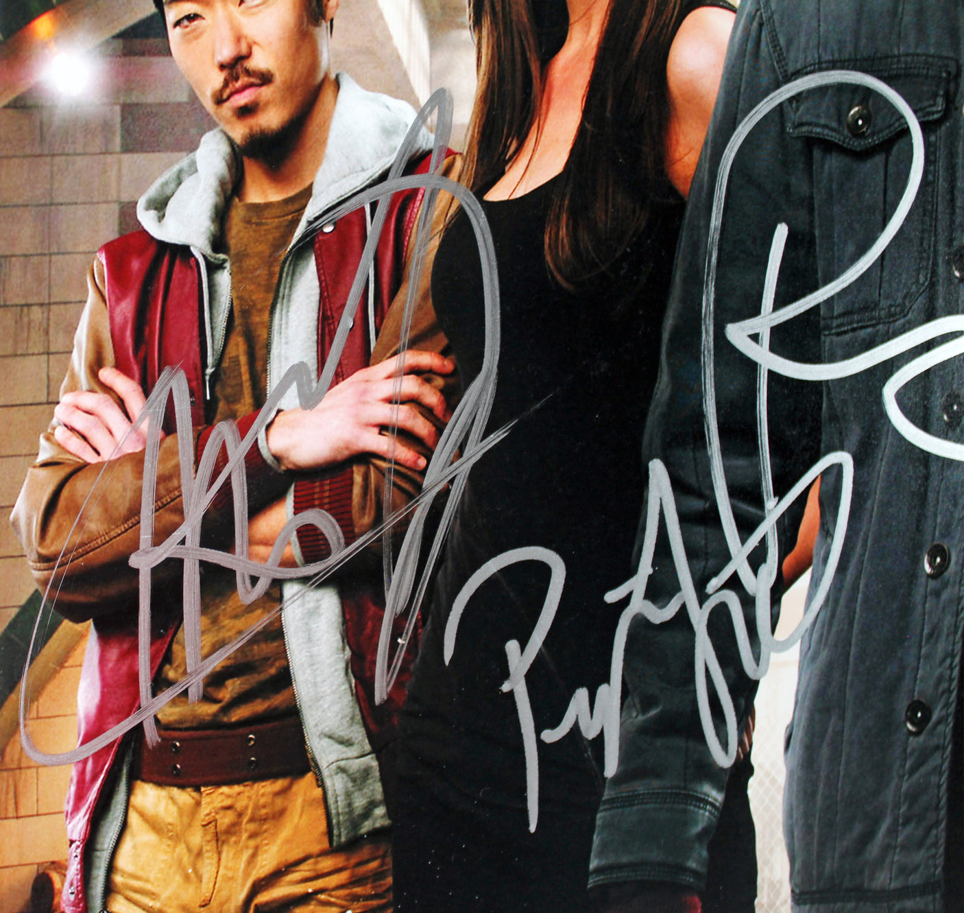 Tomorrow People (3) Amell, List, Yoo & Mitchell Signed 11x14 Photo BAS #AD64140