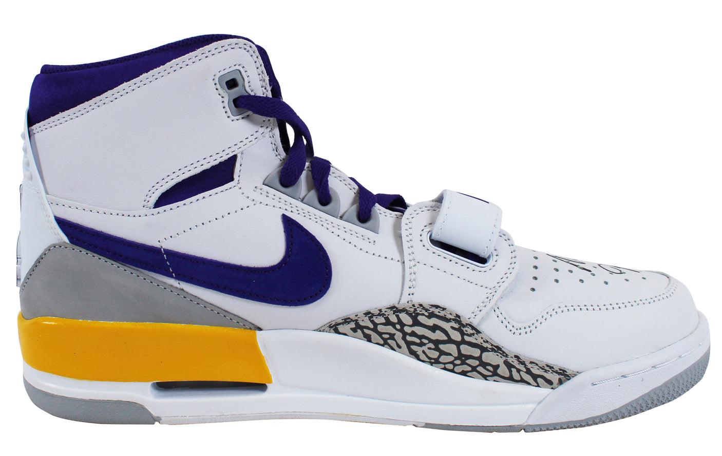 Lakers Magic Johnson Signed 2018 Nike Air Jordan Legacy 312 Shoes BAS Witness 1