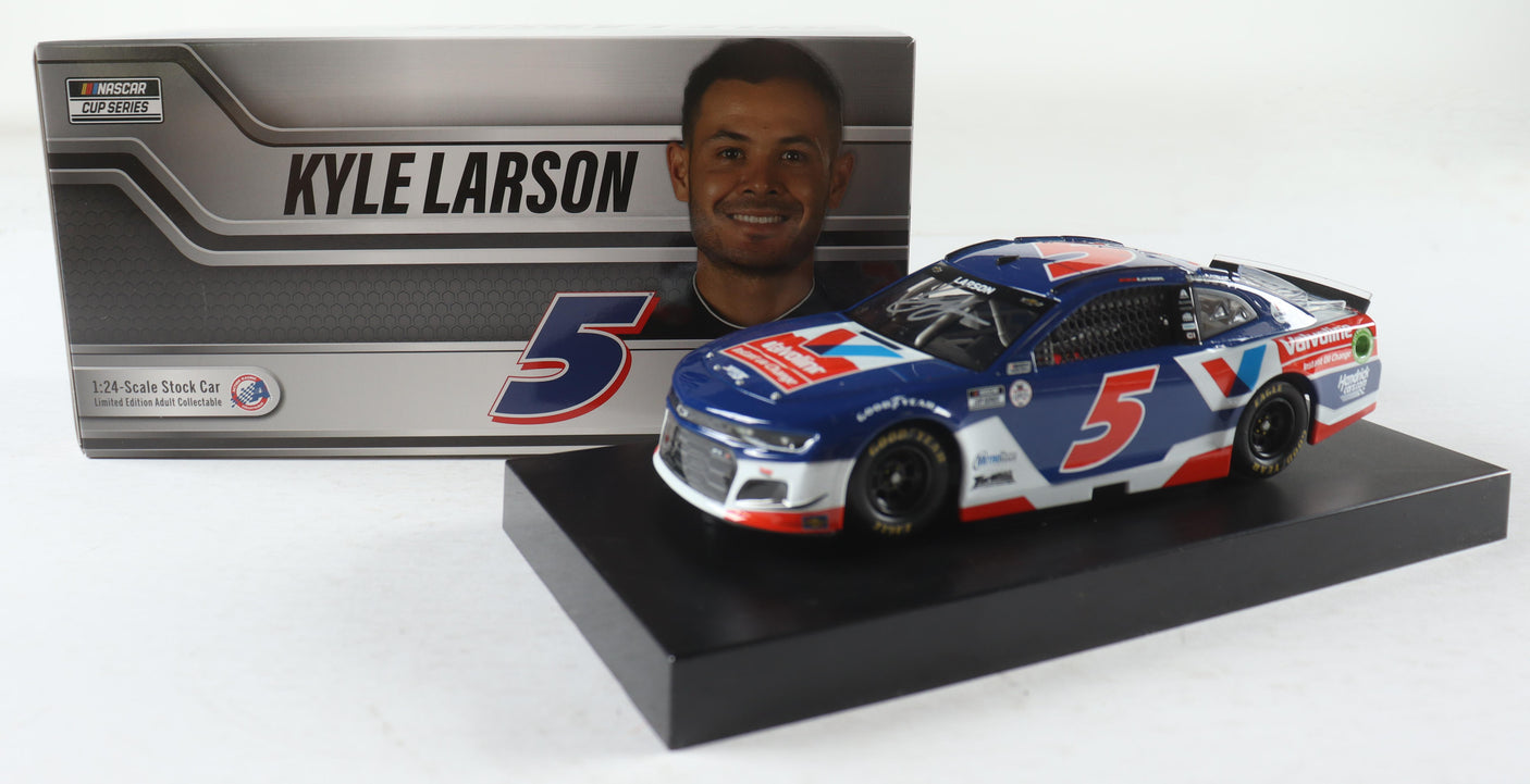 Kyle Larson Signed 2021 #5 Valvoline 1:24 Diecast Car - Limited Edition (PA)