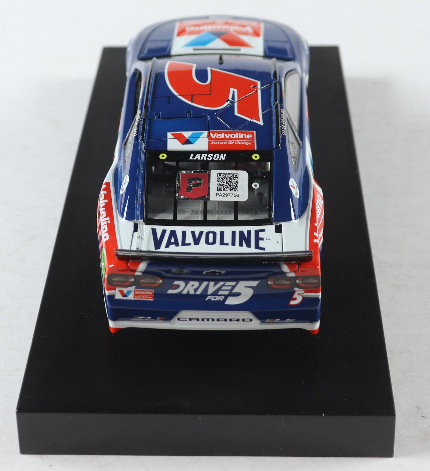 Kyle Larson Signed 2021 #5 Valvoline 1:24 Diecast Car - Limited Edition (PA)