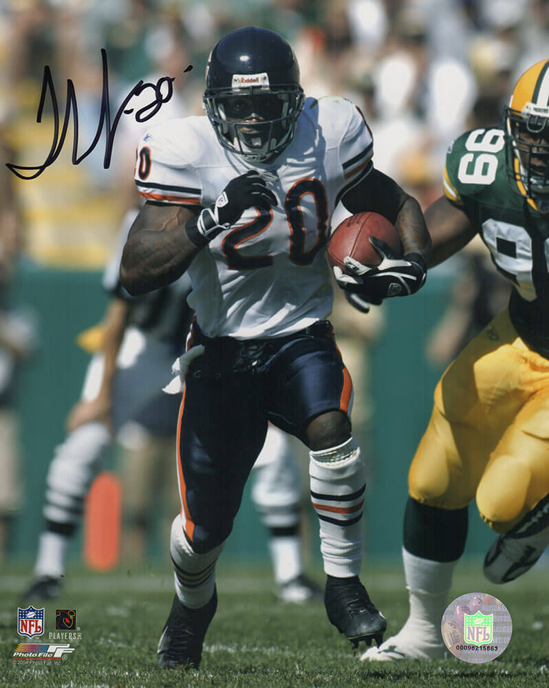 Thomas Jones Signed Chicago Bears White Jersey Action vs Packers 8x10 Photo