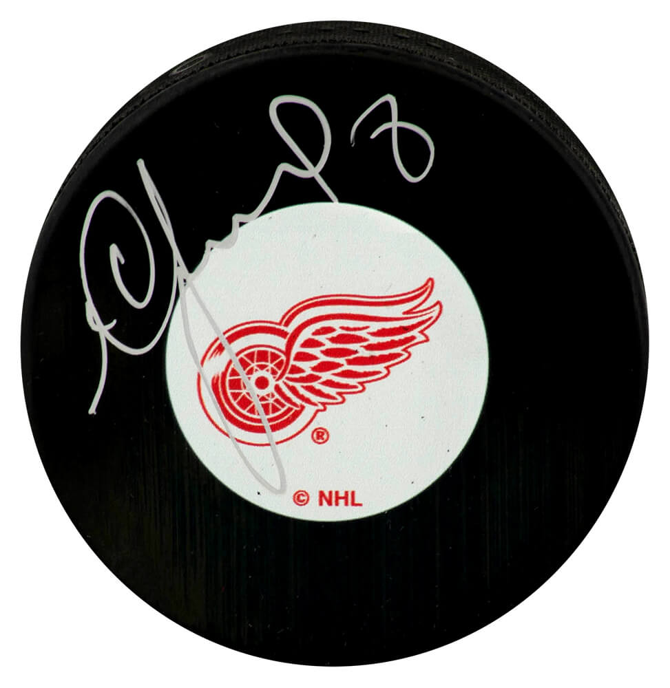 Igor Larionov Signed Detroit Red Wings Logo Hockey Puck