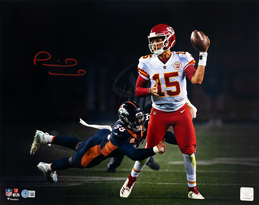 Patrick Mahomes Signed Kansas City Chiefs vs Broncos Action 16x20 Photo (Beckett)