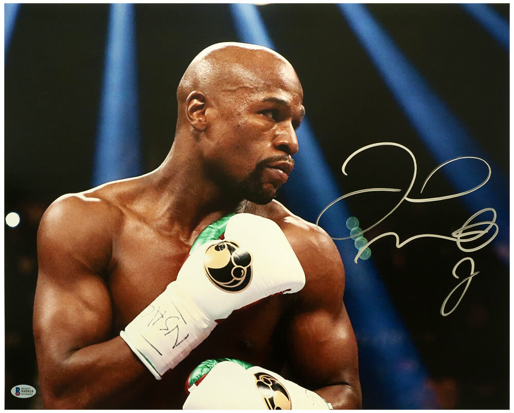 Floyd Mayweather Jr. Signed Boxing Action Close Up 16x20 Photo (Beckett)