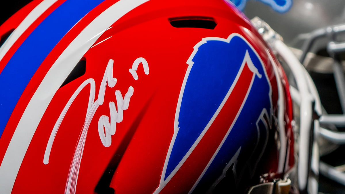 NFL Memorabilia: Helmets, Footballs, Jerseys | Pristine Marketplace