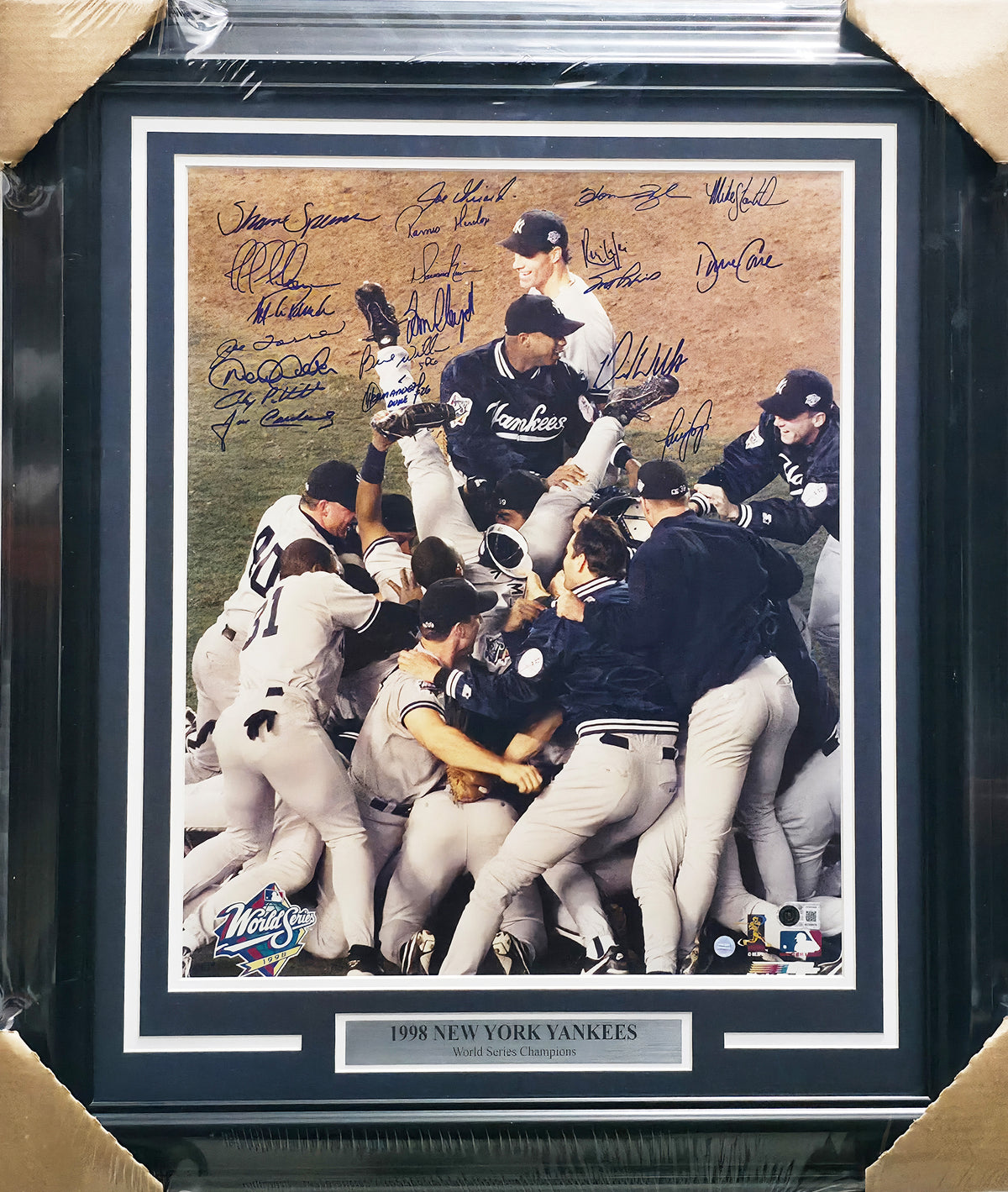 1998 New York Yankees World Series Champions Autographed Framed 16x20 Photo With 20 Signatures Including Derek Jeter & Mariano Rivera Beckett BAS #AG020328