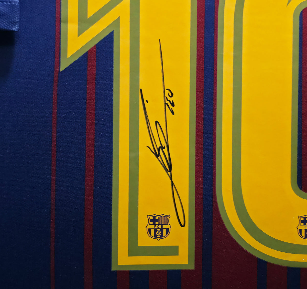 FC Barcelona Lionel Messi Autographed Framed Blue & Red Jersey Beckett BAS Witness #2W114085