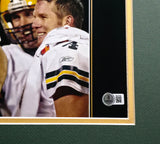 Brett Favre Autographed Framed 16x24 Photo Green Bay Packers Beckett BAS QR #BS43786