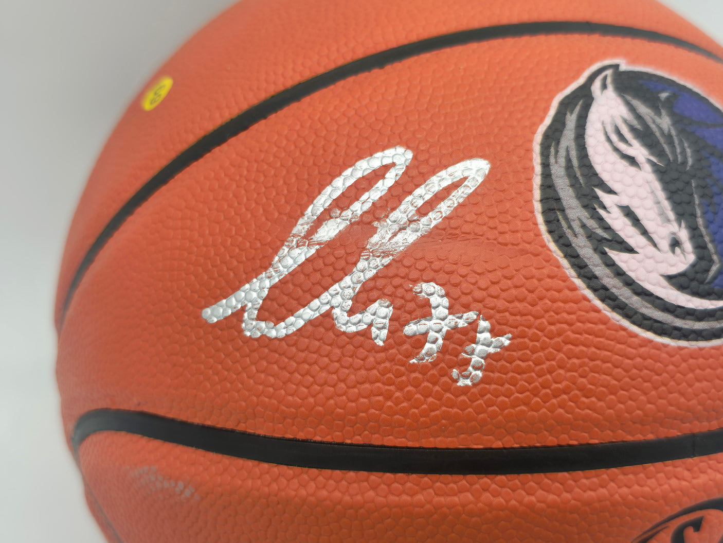 Luka Doncic Autographed Official Game Ball Series Basketball Dallas Mavericks Logo (Indent) Fanatics Holo #B452237