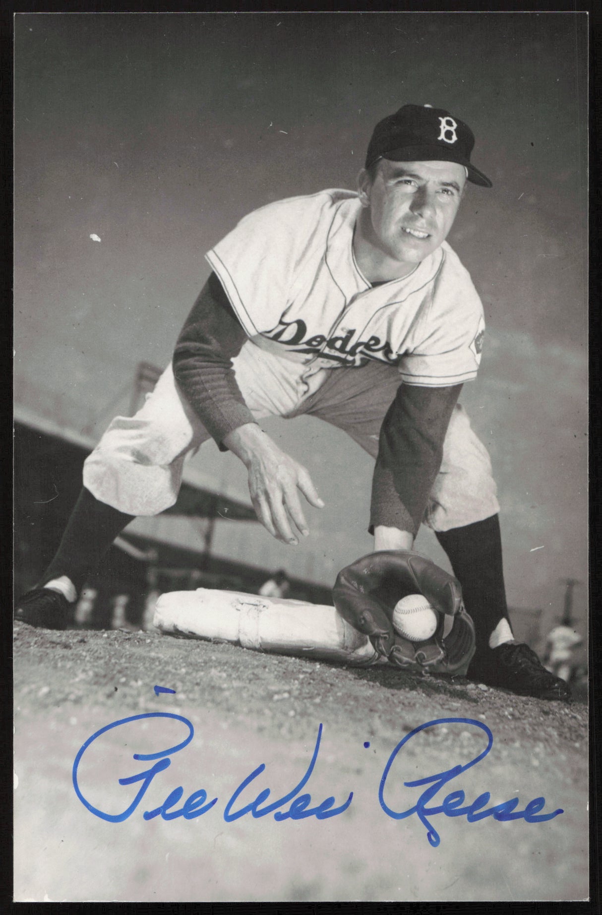 Pee Wee Reese Autographed 3.5x5.5 Postcard Brooklyn Dodgers SKU #260130