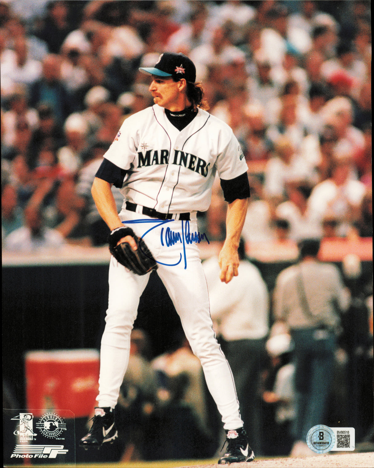 Randy Johnson Autographed 8x10 Photo Seattle Mariners Beckett BAS QR #BV86518