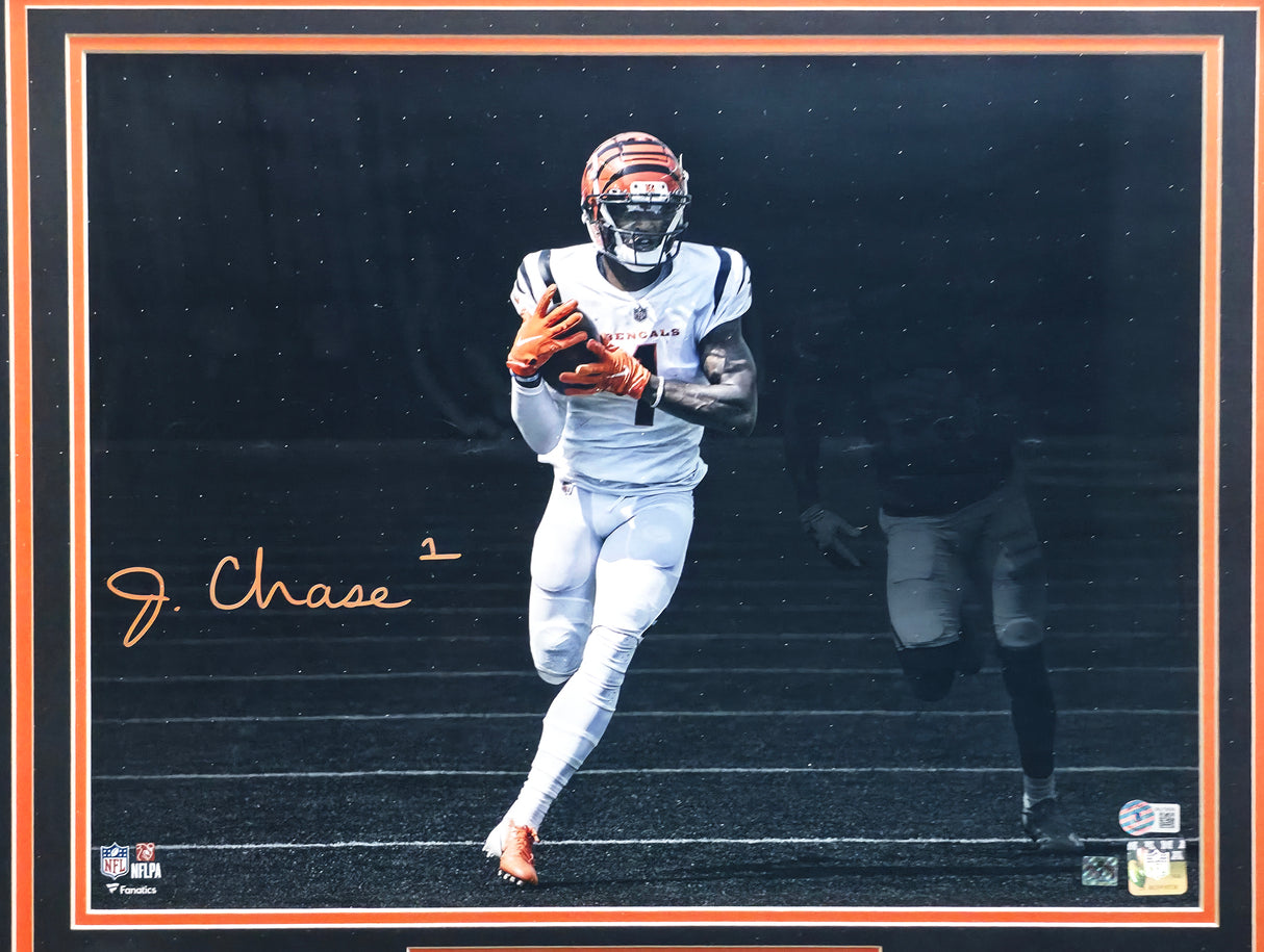 Ja'Marr Chase Autographed Framed 16x20 Photo Cincinnati Bengals Beckett BAS Witness #WU15656
