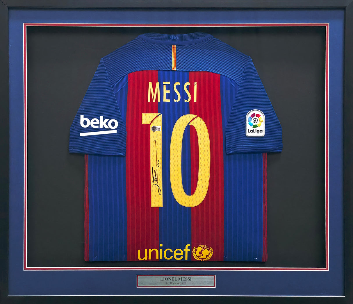 2016-17 FC Barcelona Lionel Messi Autographed Framed Red & Blue Nike Jersey Beckett BAS Witness #2W114358