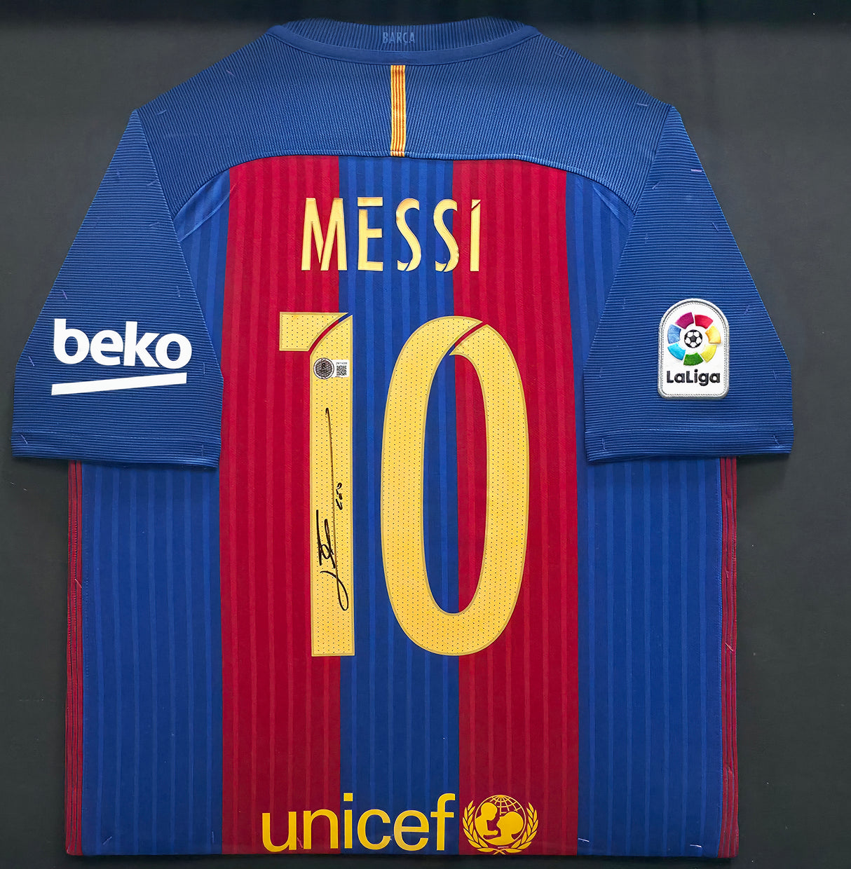 2016-17 FC Barcelona Lionel Messi Autographed Framed Red & Blue Nike Jersey Beckett BAS Witness #2W114358