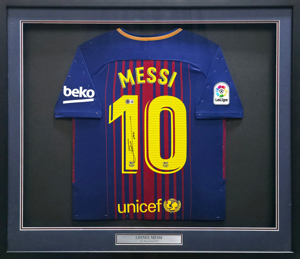 2018-19 FC Barcelona Lionel Messi Autographed Framed Red & Blue Nike Jersey Beckett BAS Witness #2W114075