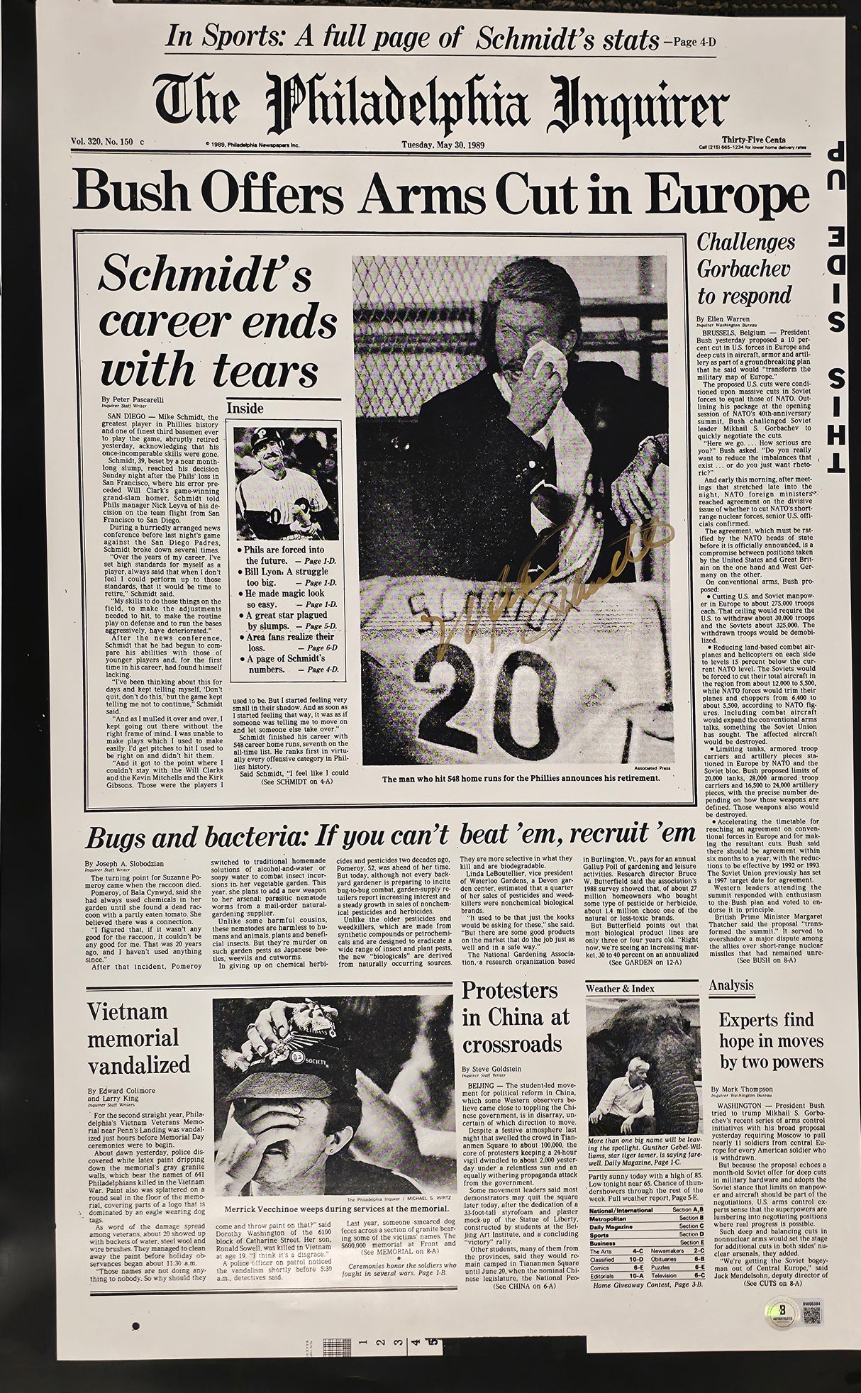 Mike Schmidt Autographed 16x24 Poster Philadelphia Phillies Beckett BAS QR #BW06384