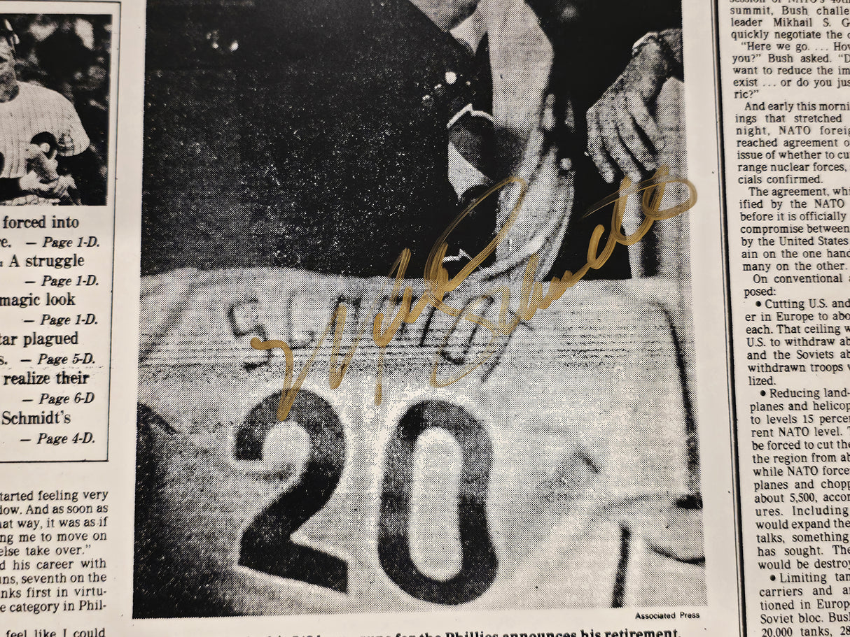 Mike Schmidt Autographed 16x24 Poster Philadelphia Phillies Beckett BAS QR #BW06384