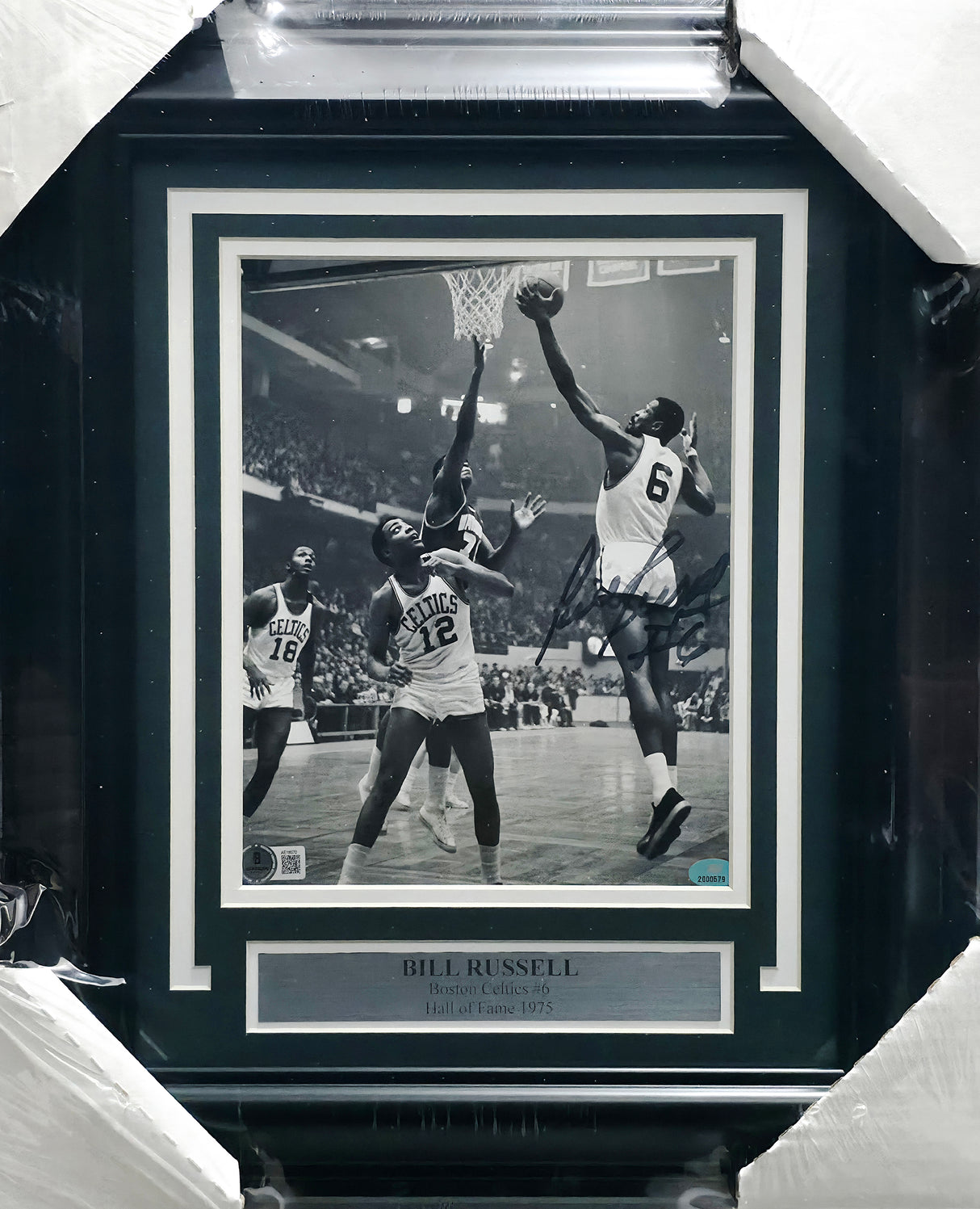 Bill Russell Autographed Framed 8x10 Photo Boston Celtics Beckett BAS #AE16570