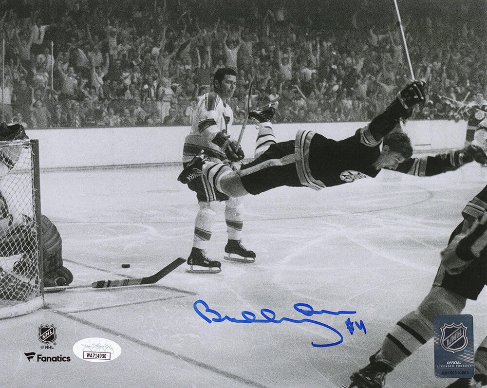 Bobby Orr Signed Boston Bruins Flying Goal B&W 8x10 Photo - (JSA)