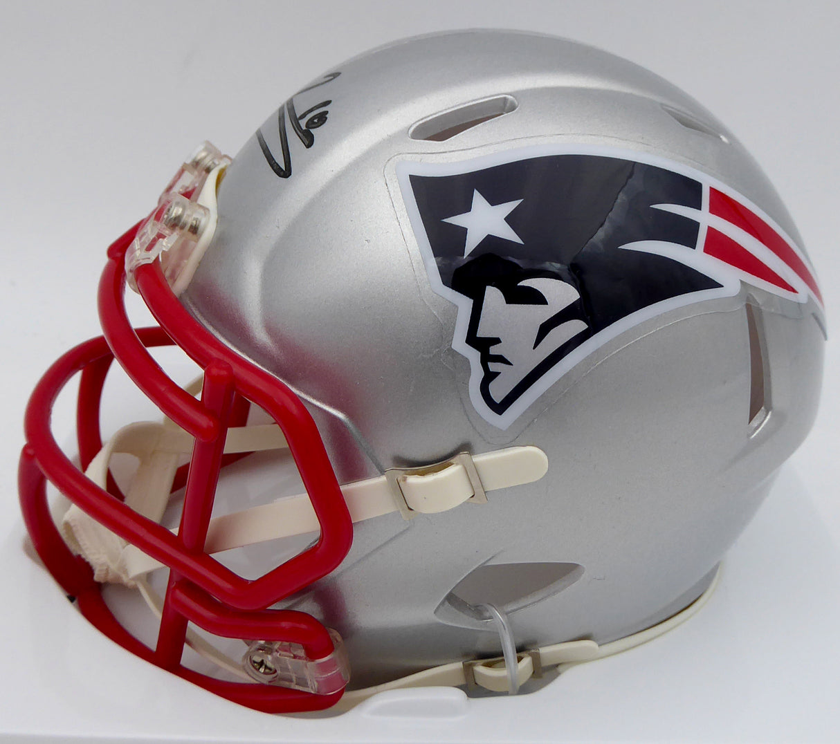 Mac Jones Autographed New England Patriots Silver Speed Mini Helmet (Bubbled) Beckett BAS #WS86380