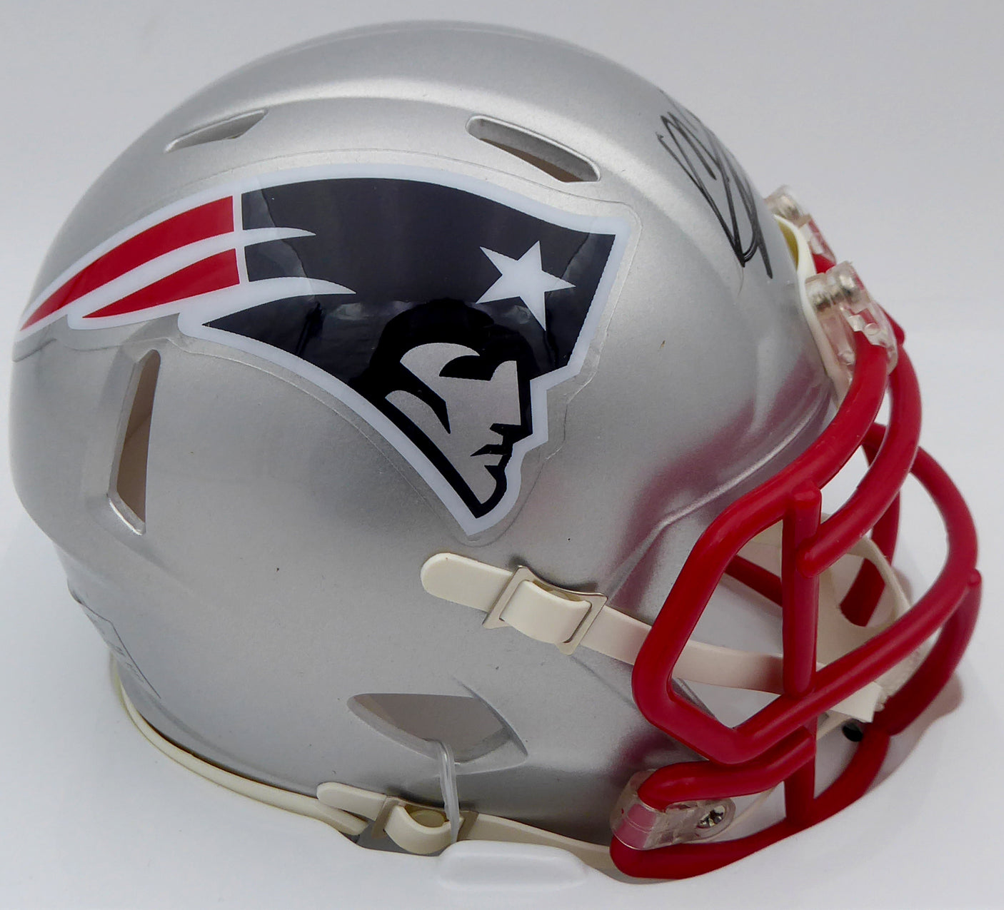 Mac Jones Autographed New England Patriots Silver Speed Mini Helmet (Bubbled) Beckett BAS #WS86379