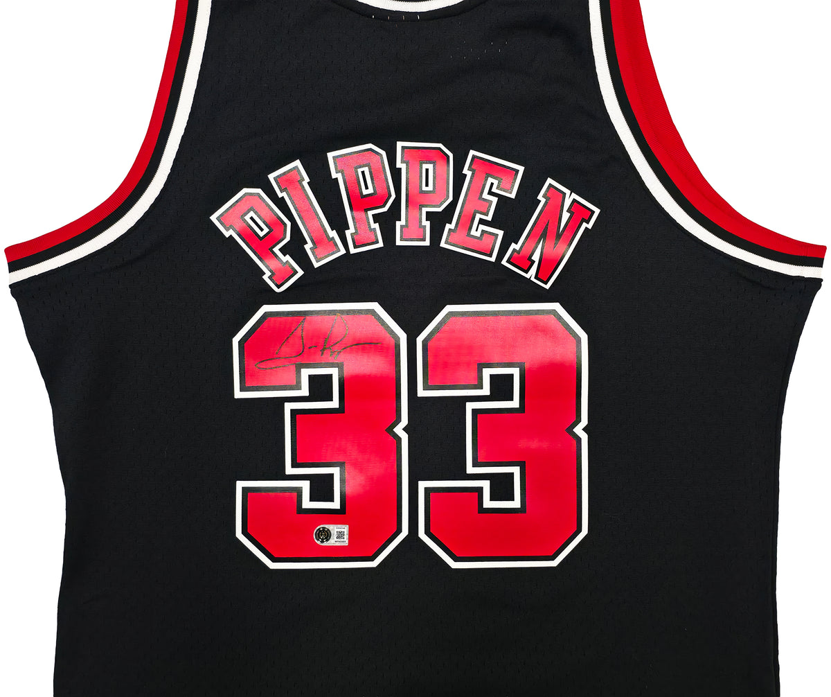 Chicago Bulls Scottie Pippen Autographed Black Authentic Mitchell & Ness 1997-98 HWC Swingman Jersey Size L Beckett BAS Witness Stock #268038