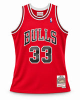 Chicago Bulls Scottie Pippen Autographed Red Authentic Mitchell & Ness 1997-98 HWC Swingman Jersey Size L Beckett BAS Witness Stock #268036