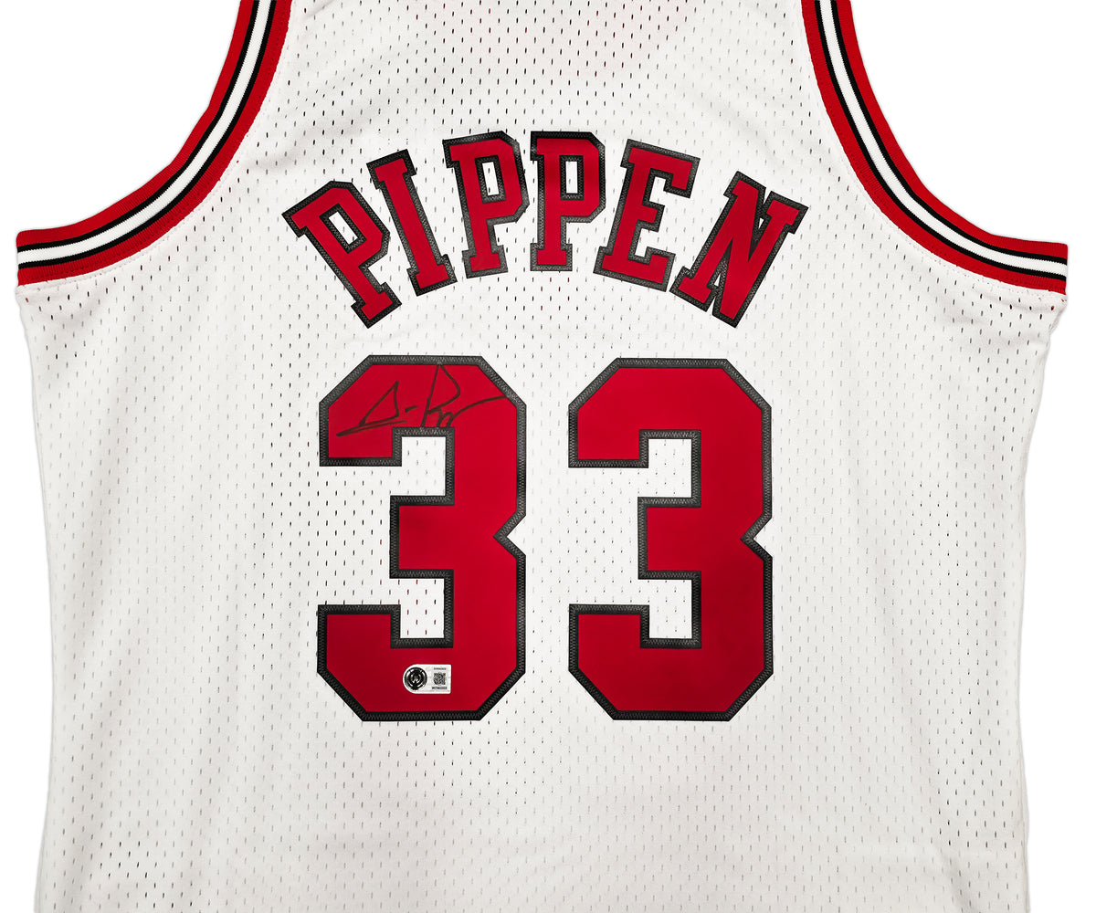 Chicago Bulls Scottie Pippen Autographed White Authentic Mitchell & Ness 1997-98 HWC Swingman Jersey Size L Beckett BAS Witness Stock #268040