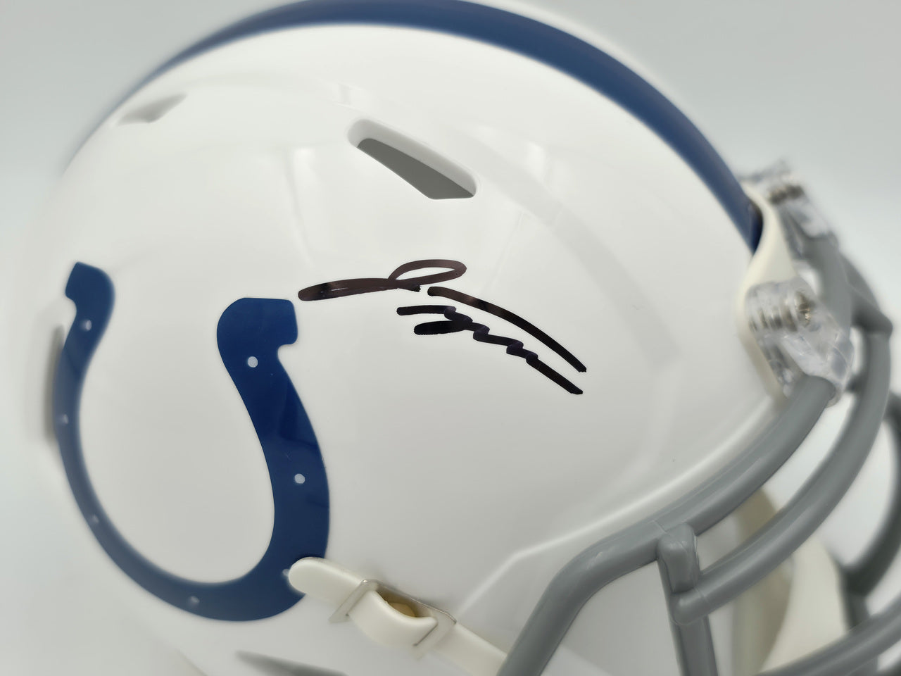 Jonathan Taylor Autographed Indianapolis Colts White Speed Mini Helmet Beckett BAS Witness Stock #254431