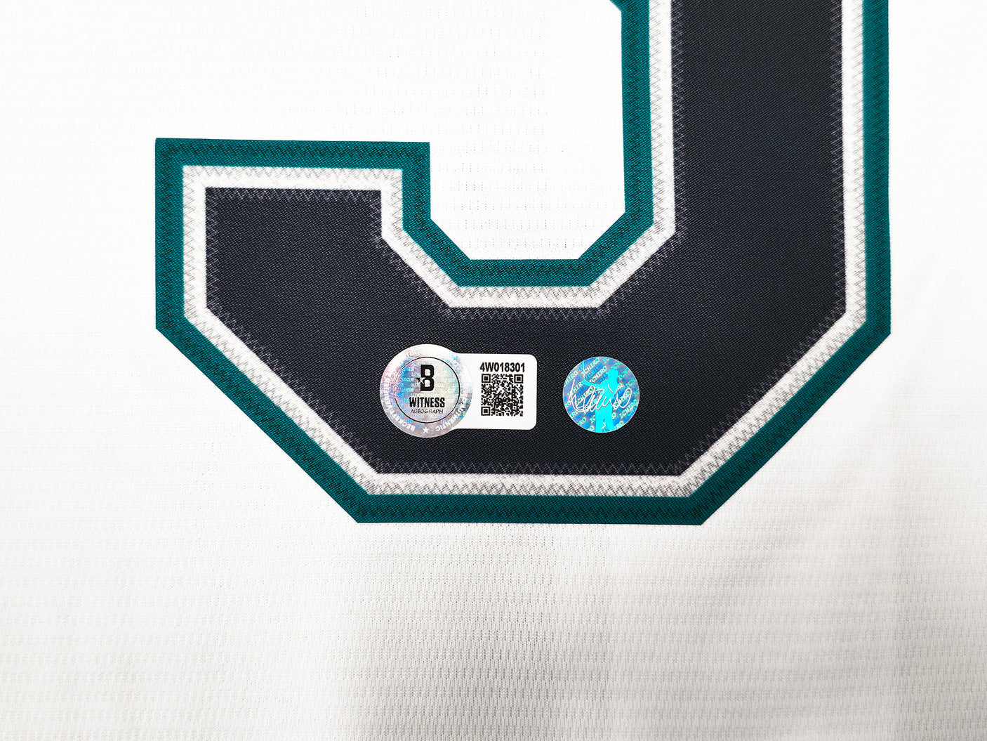 Seattle Mariners Ichiro Suzuki Autographed White Nike Jersey Size L "HOF 25" IS Holo & Beckett BAS Witness Stock #254345