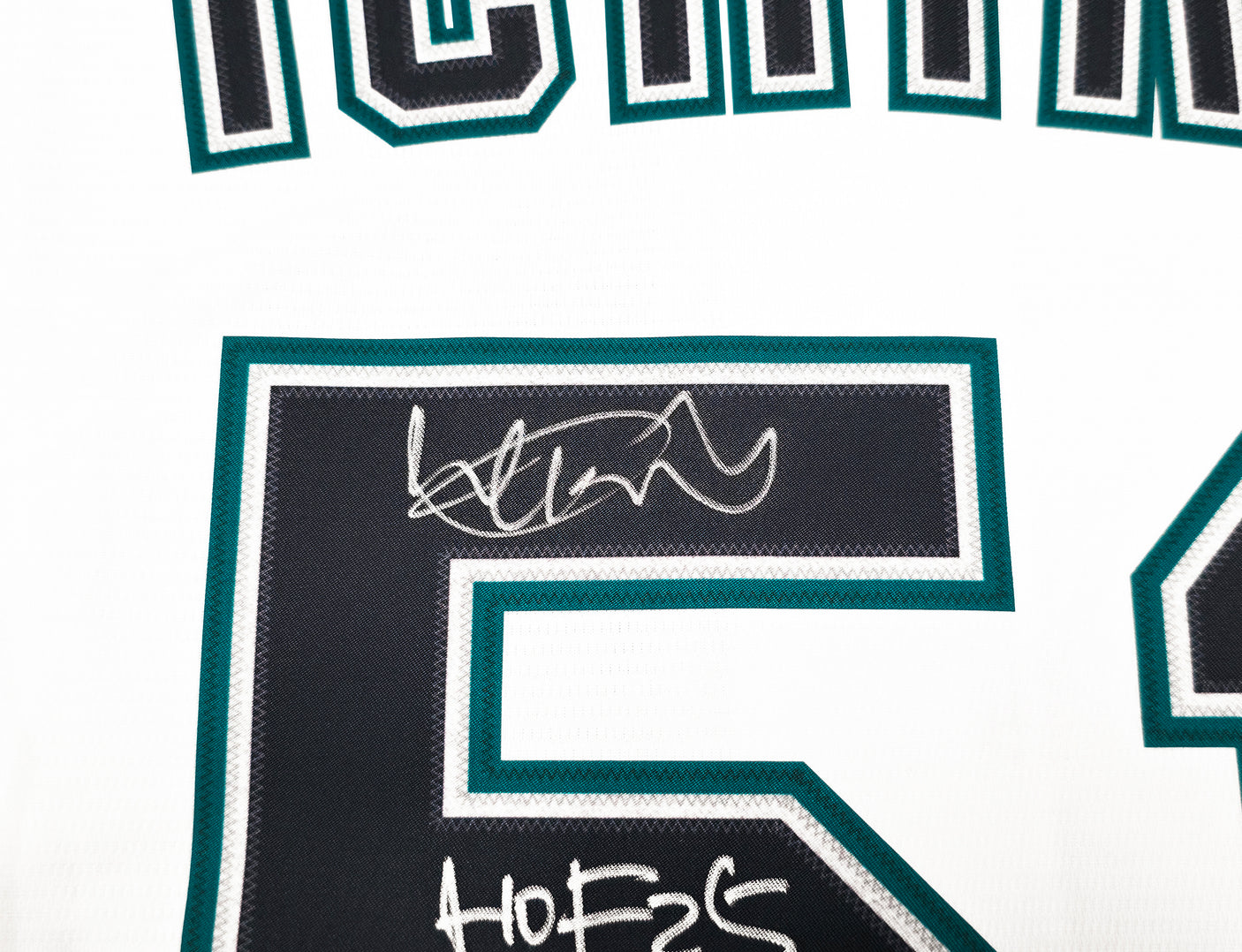 Seattle Mariners Ichiro Suzuki Autographed White Nike Jersey Size XL "HOF 25" IS Holo & Beckett BAS Witness Stock #254346