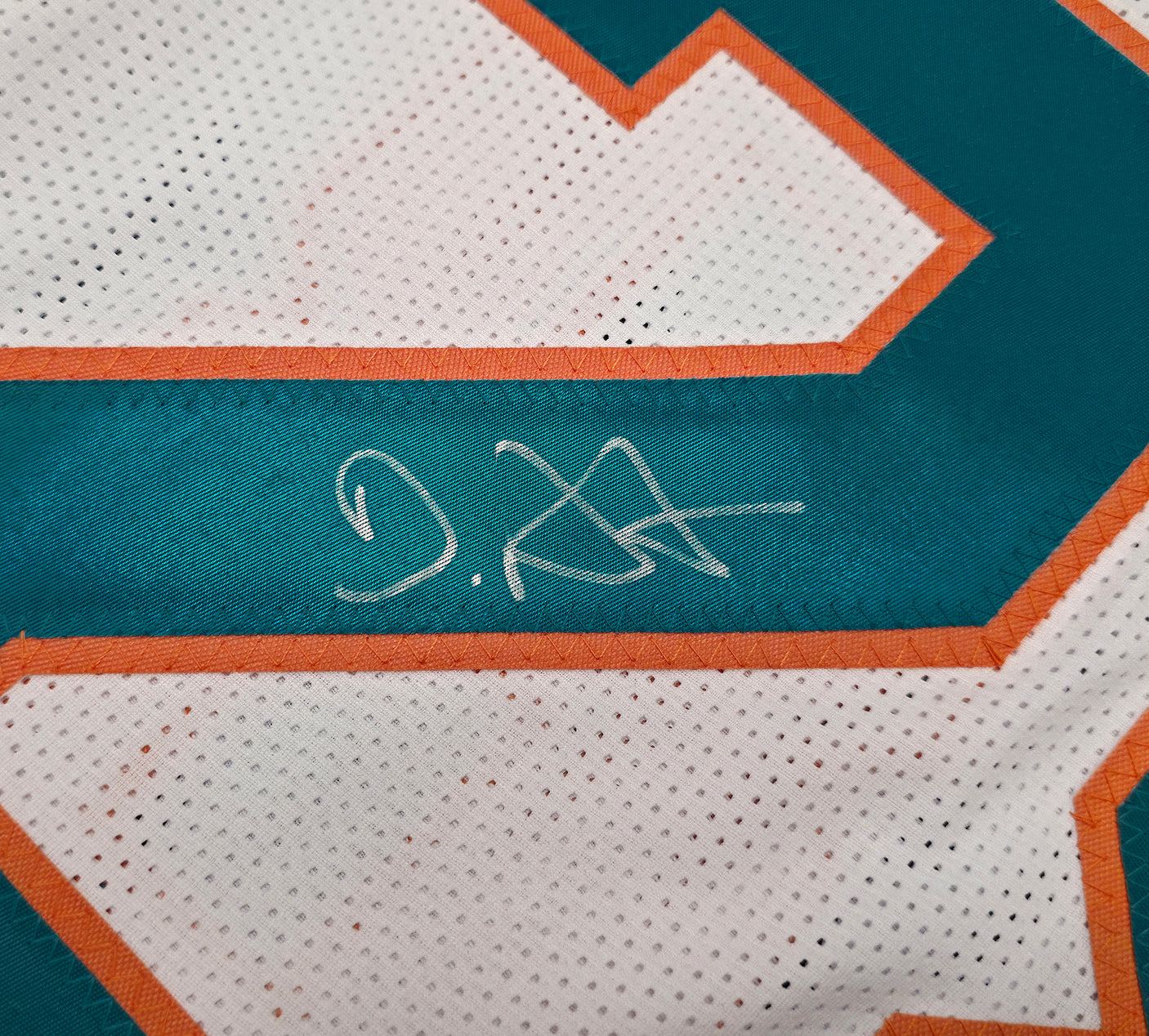 Miami Dolphins De'Von Achane Autographed White Jersey Beckett BAS Witness Stock #256916