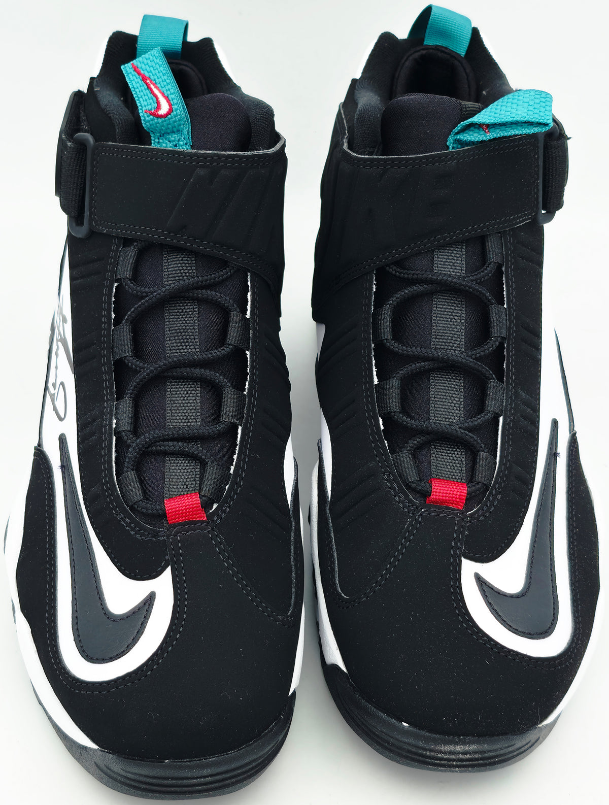 Ken Griffey Jr. Autographed White & Black Nike Air Griffey Max 1 Shoes Seattle Mariners Size 11.5 Beckett BAS Witness Stock #267479