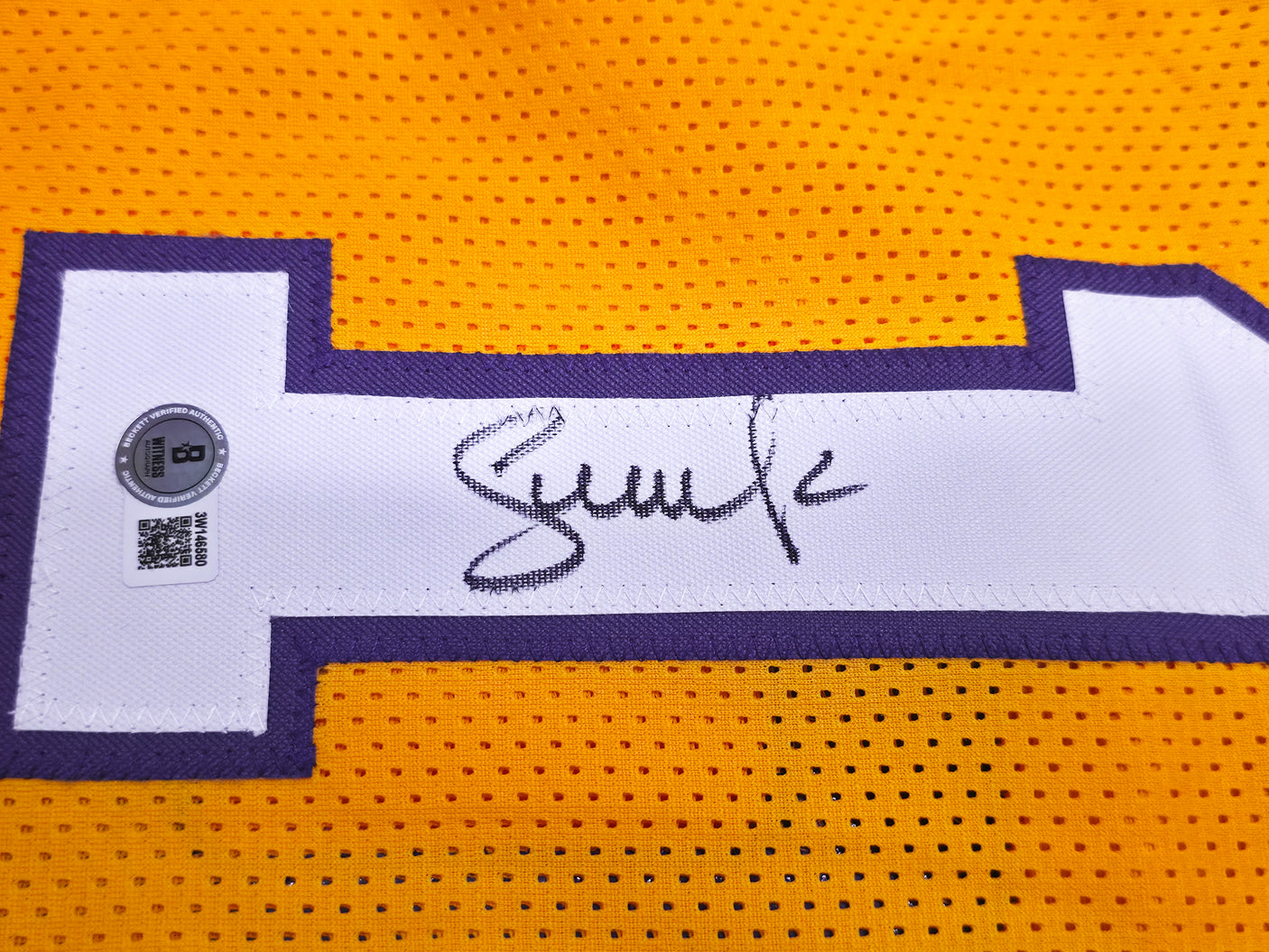 Los Angeles Lakers Steve Nash Autographed Gold Stat Jersey Beckett BAS Witness Stock #252475