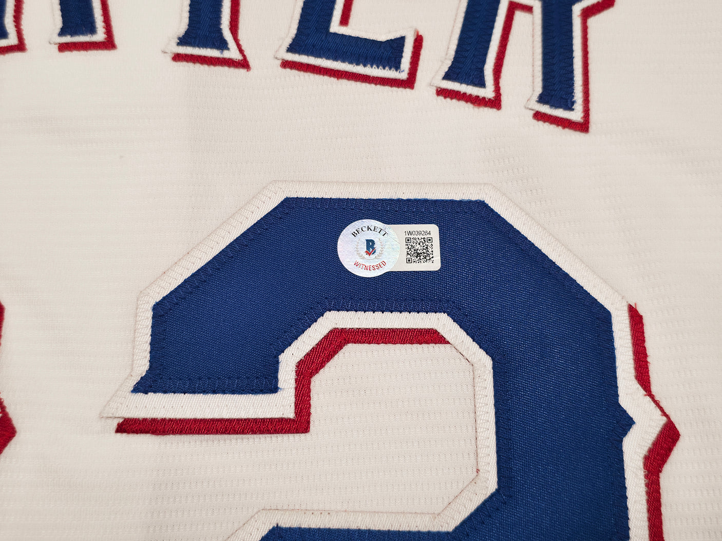 Texas Rangers Evan Carter Autographed White Nike Jersey Size M "23 WS Champs" Beckett BAS Witness Stock #252436