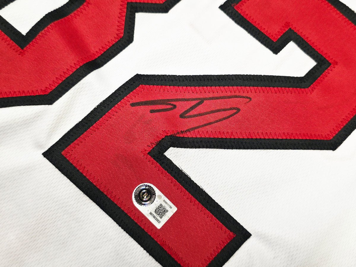 Miami Heat Shaquille O'Neal Autographed White Jersey Beckett BAS Witness Stock #267949