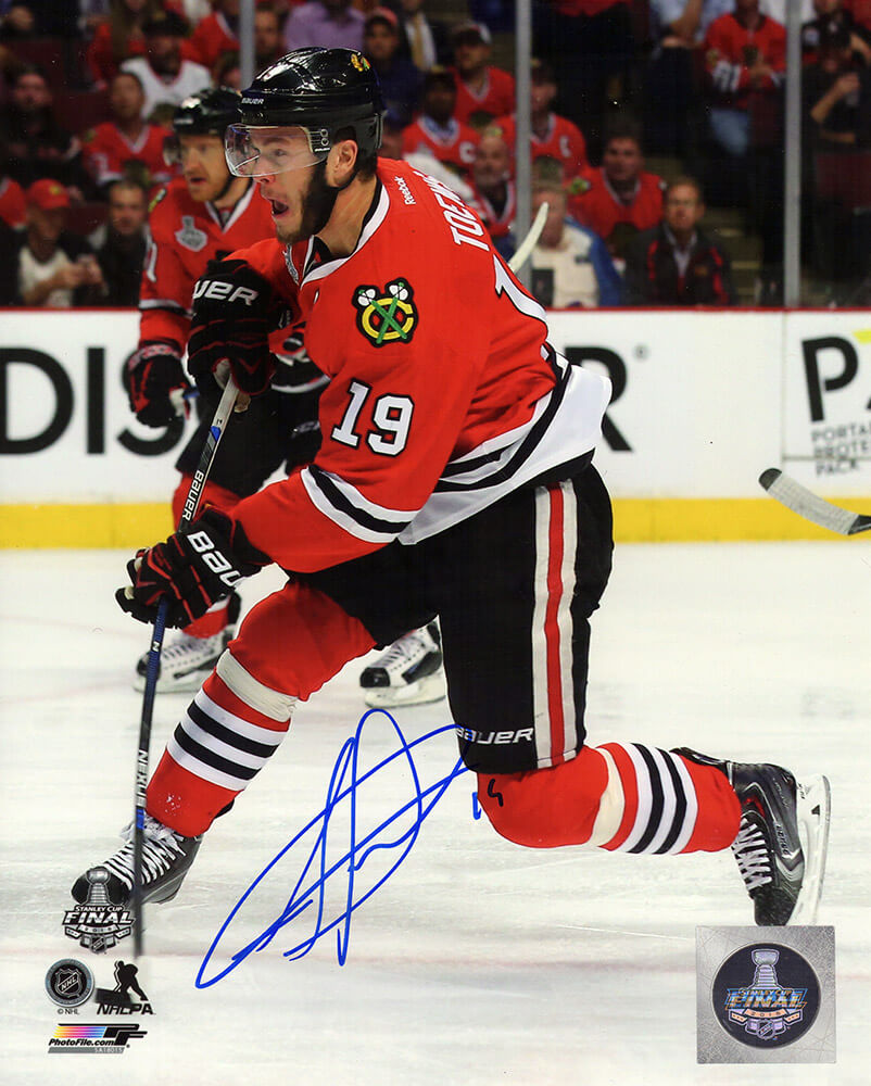 Jonathan Toews Signed Chicago Blackhawks 2015 Stanley Cup Red Jersey Action 8x10 Photo