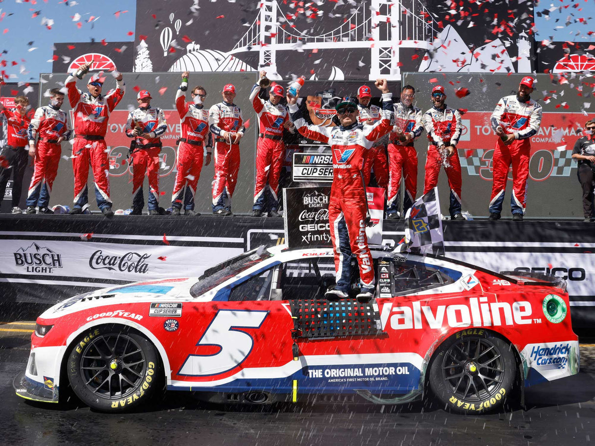 PRE-ORDER Kyle Larson Signed 2024 Sonoma Win Diecast 1:24 | Raced Version