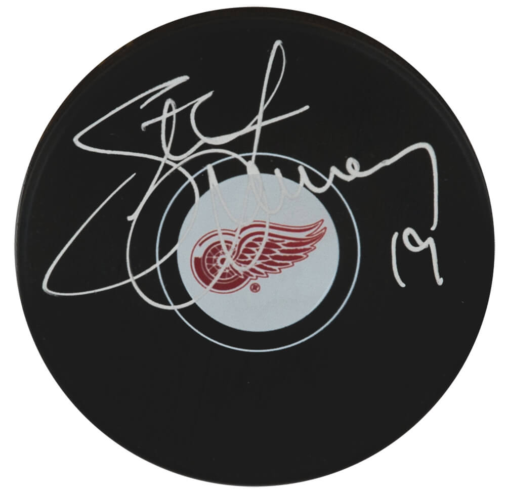 Steve Yzerman Signed Detroit Red Wings Logo Hockey Puck - (Beckett)