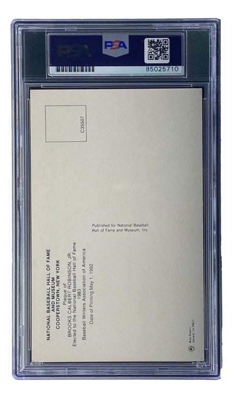 Brooks Robinson Signed 4x6 Baltimore Orioles HOF Plaque Card PSA/DNA 85025710 - Sports Integrity