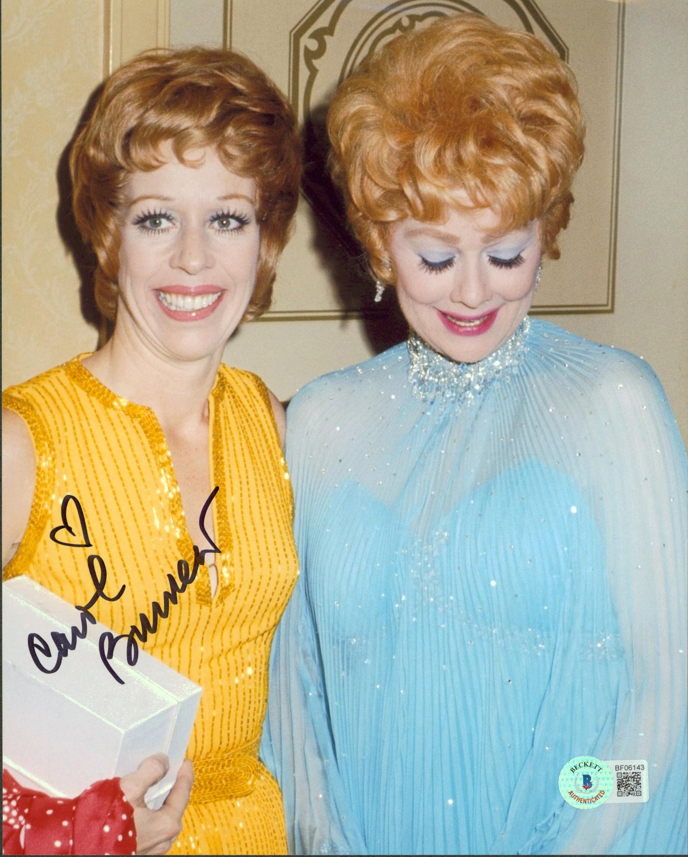 Carol Burnett Authentic Signed 8x10 Photo Autographed BAS #BF06143