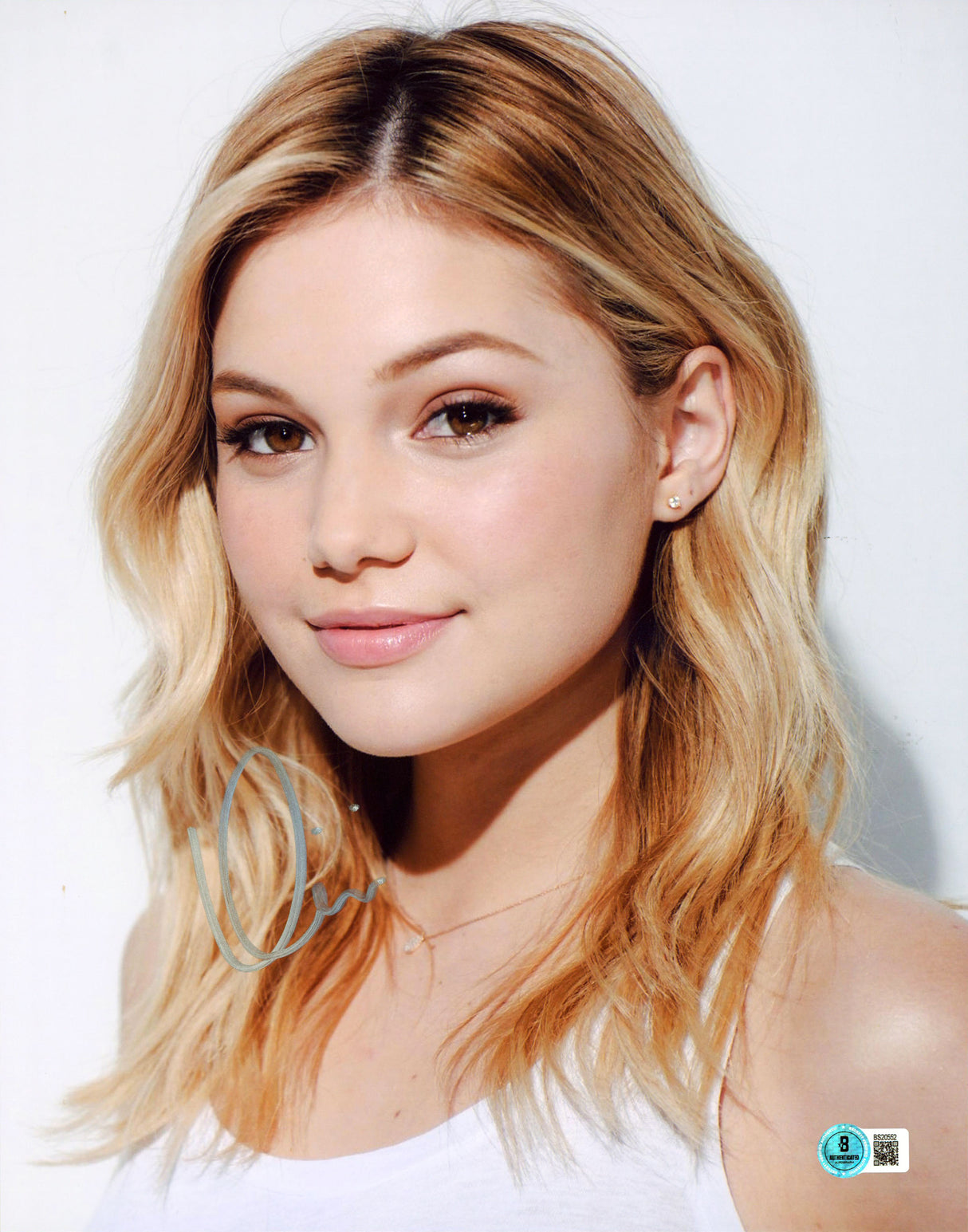 Olivia Holt Heart Eyes Authentic Signed 11x14 Vertical Photo BAS #BS20552