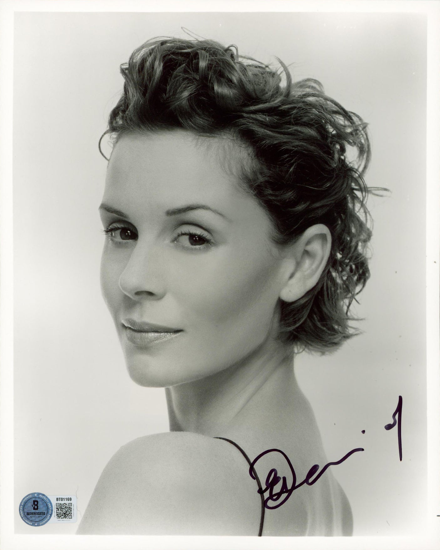 Embeth Davidtz Schindler's List Authentic Signed 8x10 Vertical Photo BAS BT01169
